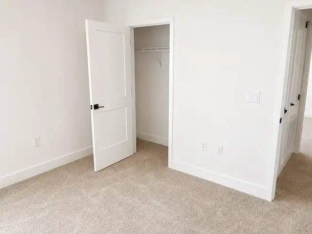 Listing Photo 9
