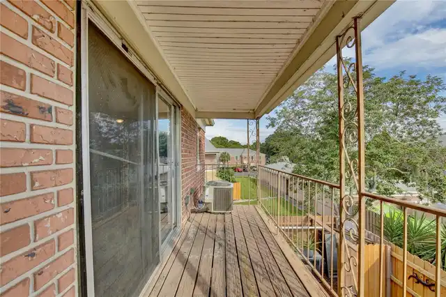 Listing Photo 12
