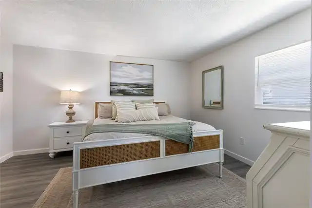 Listing Photo 8