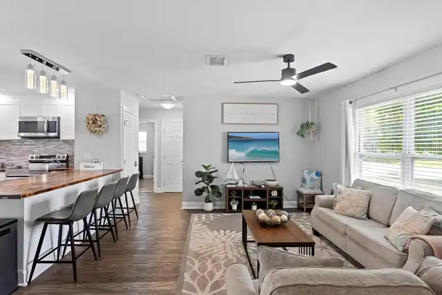 Listing Photo 10