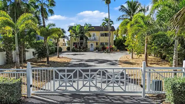 5BR, Home, 4BA, $4,495,000
Read More