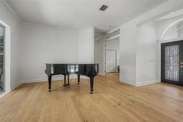 Listing Photo 12