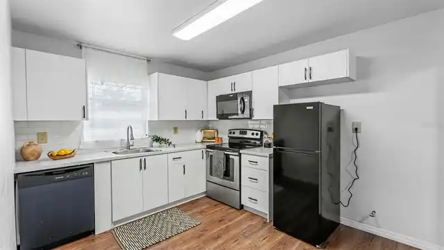 Listing Photo 9