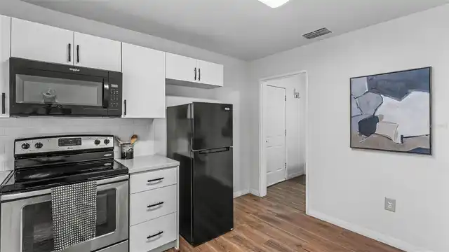 Listing Photo 11