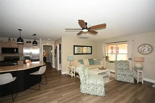 Listing Photo 8
