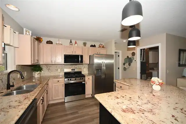 Listing Photo 12