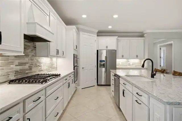 Listing Photo 10
