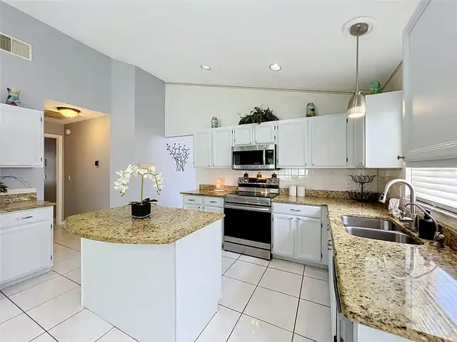 Listing Photo 17