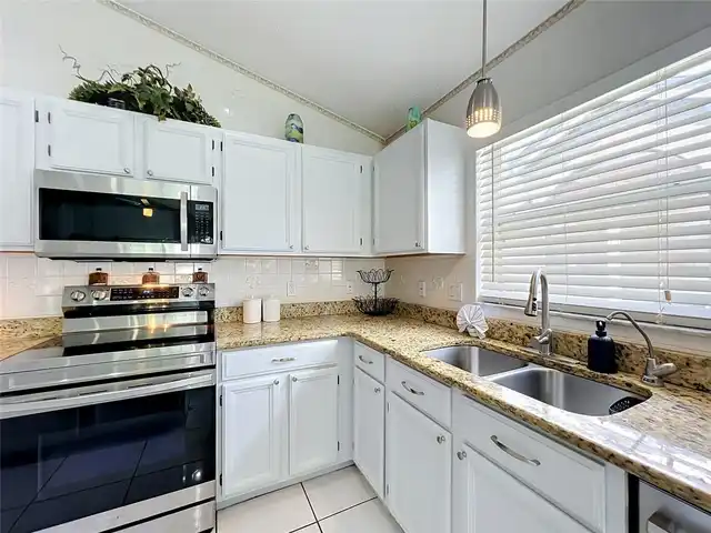 Listing Photo 18
