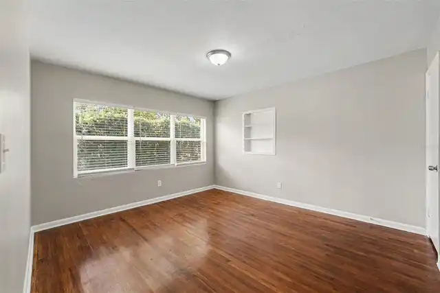 Listing Photo 14