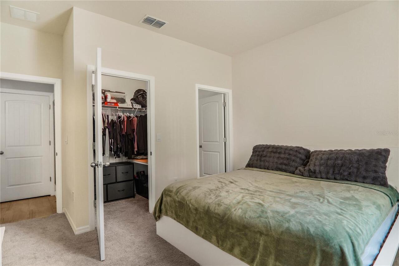 Listing Photo 12