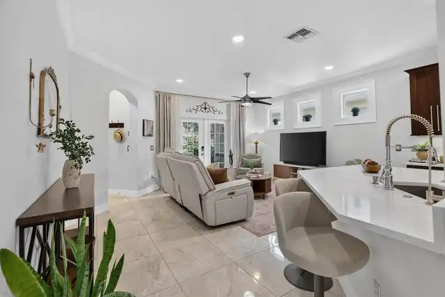 Listing Photo 11