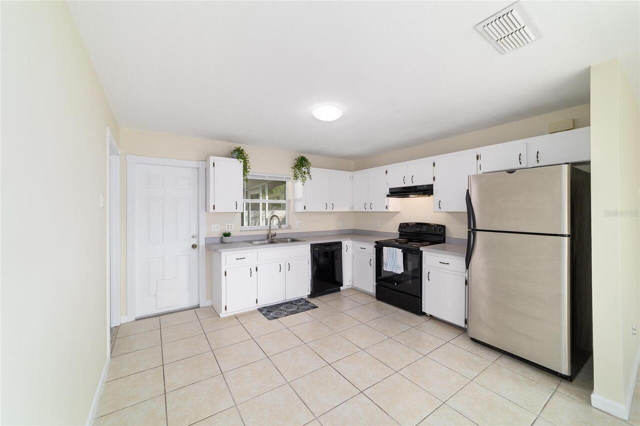 Listing Photo 14
