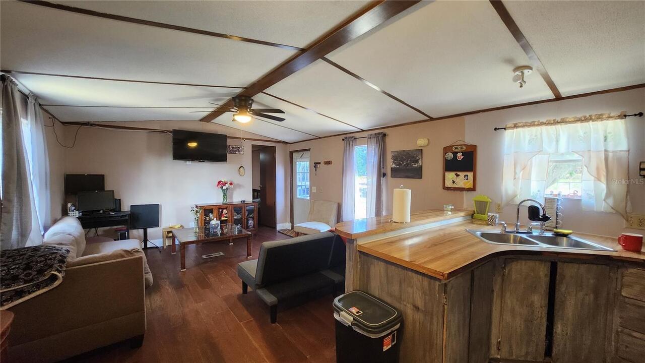 Listing Photo 12