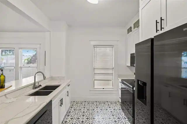 Listing Photo 12