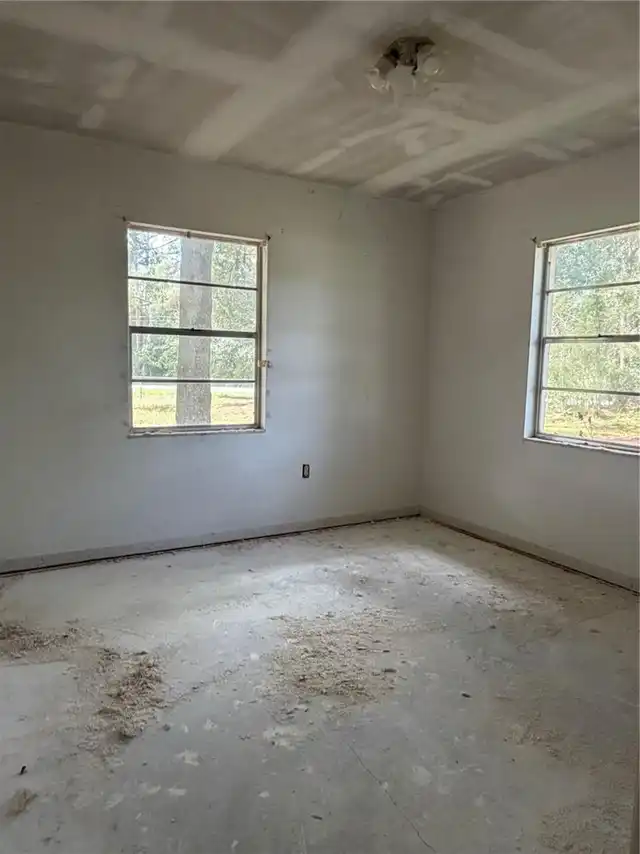 Listing Photo 11