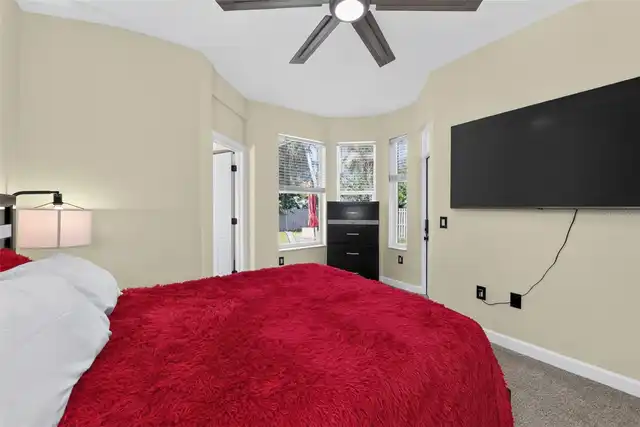 Listing Photo 10