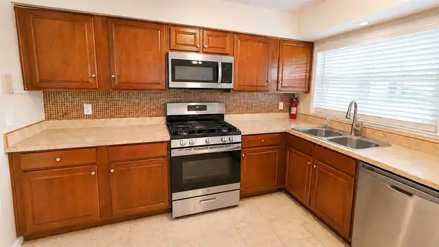 Listing Photo 7
