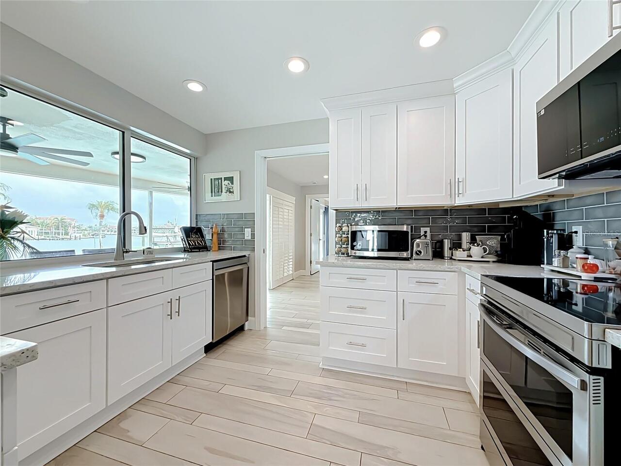 Listing Photo 12