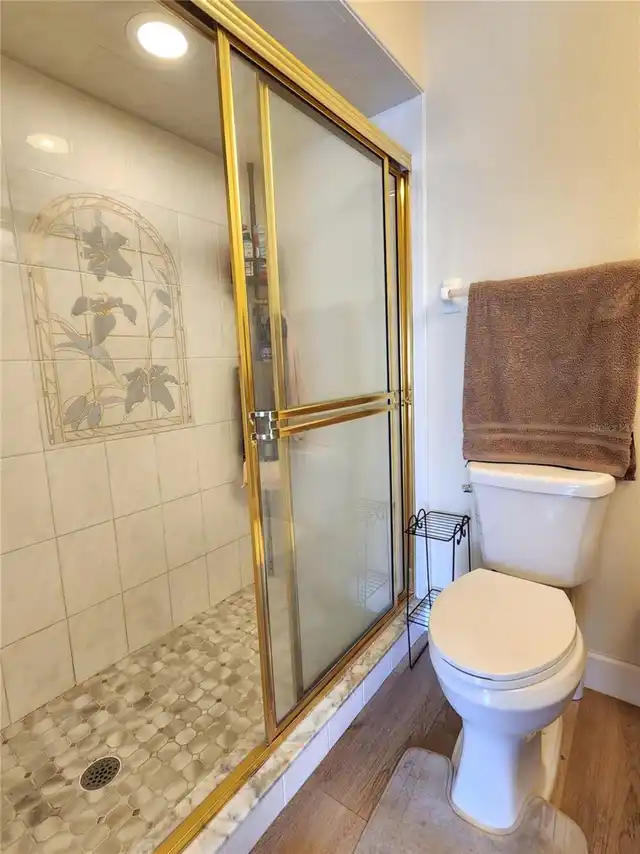 Listing Photo 12