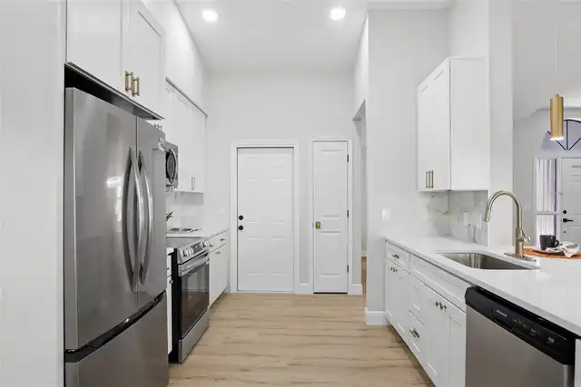 Listing Photo 12
