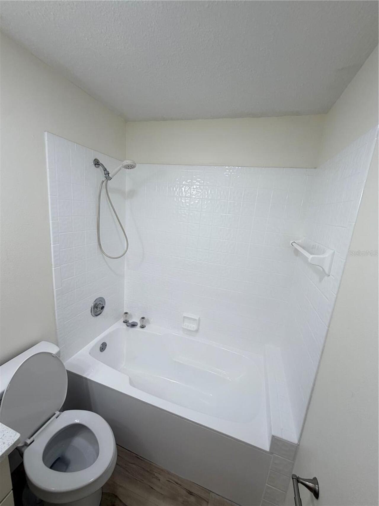Listing Photo 12