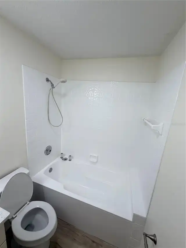 Listing Photo 12