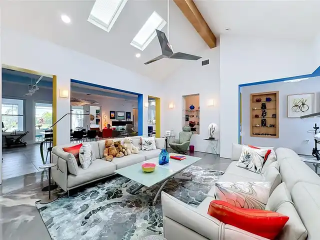 Listing Photo 9