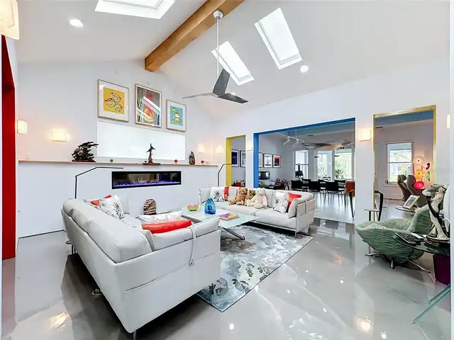 Listing Photo 10