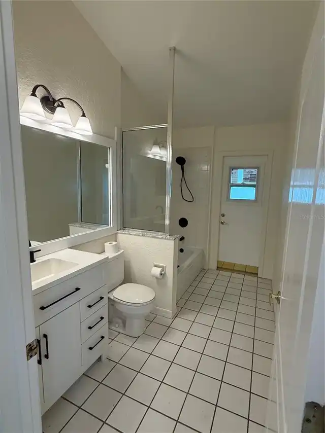 Listing Photo 12