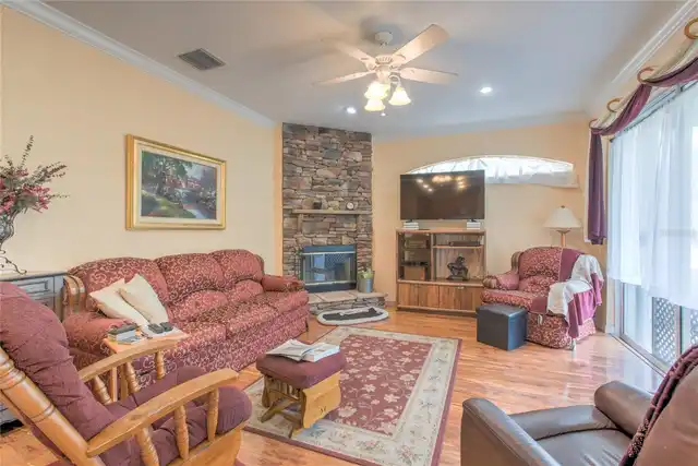 Listing Photo 9