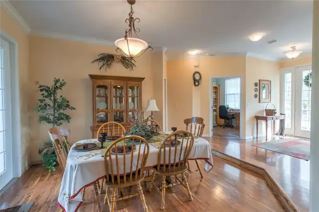 Listing Photo 10