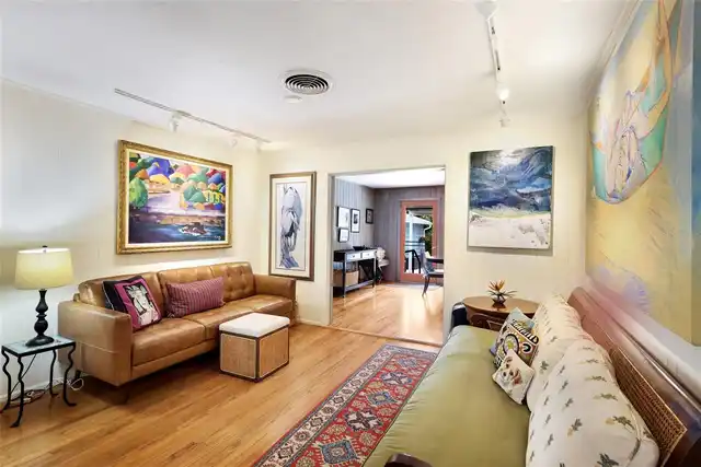 Listing Photo 9