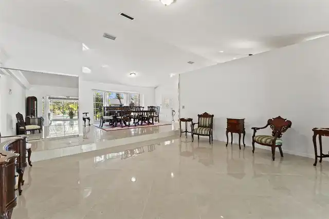 Listing Photo 14
