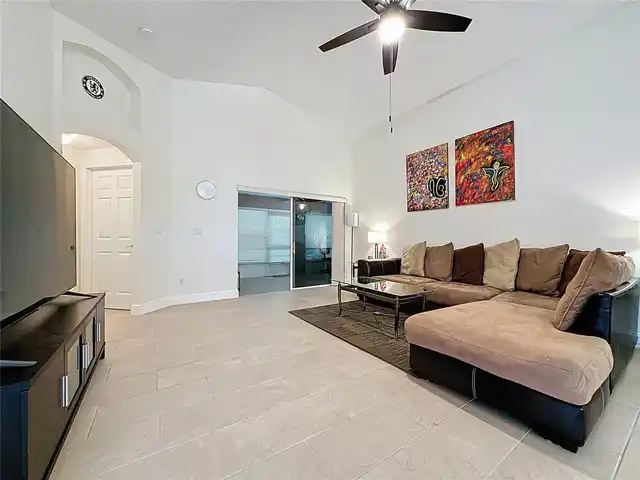 Listing Photo 14