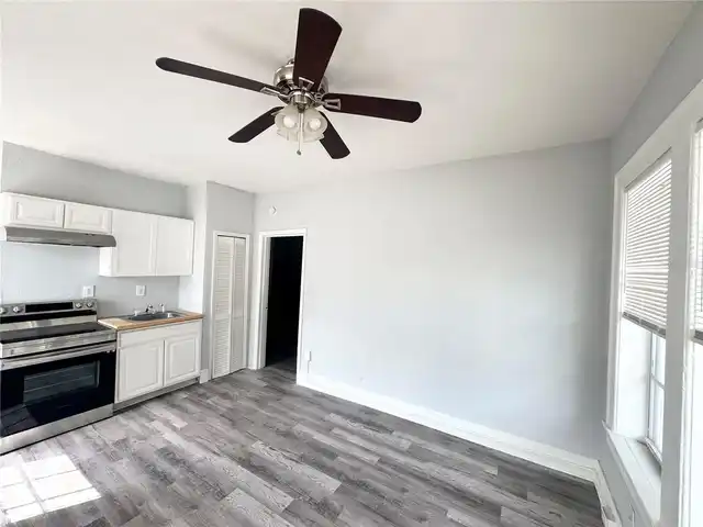 Listing Photo 8