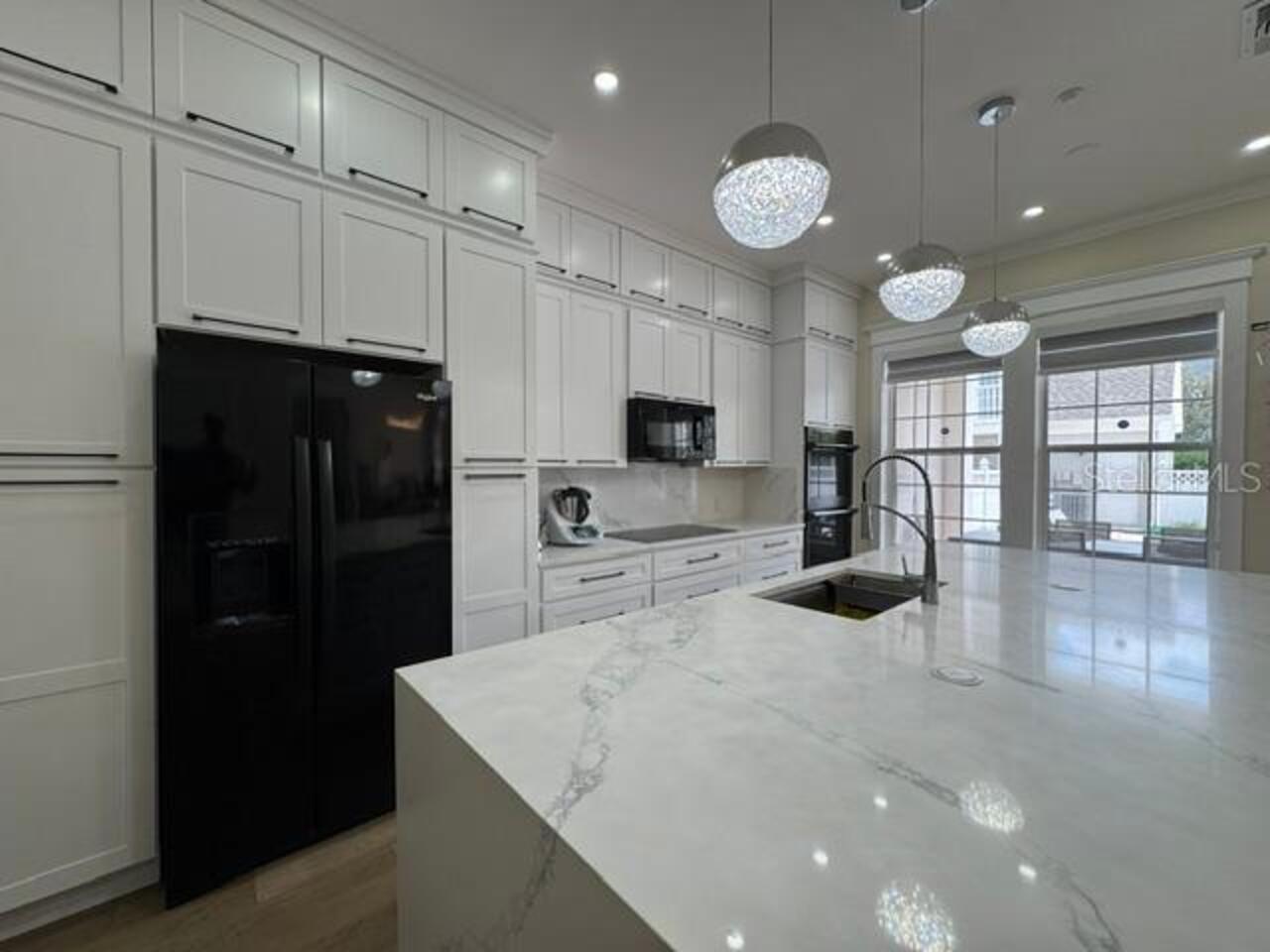 Listing Photo 12