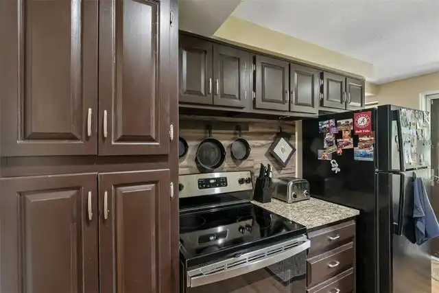 Listing Photo 9