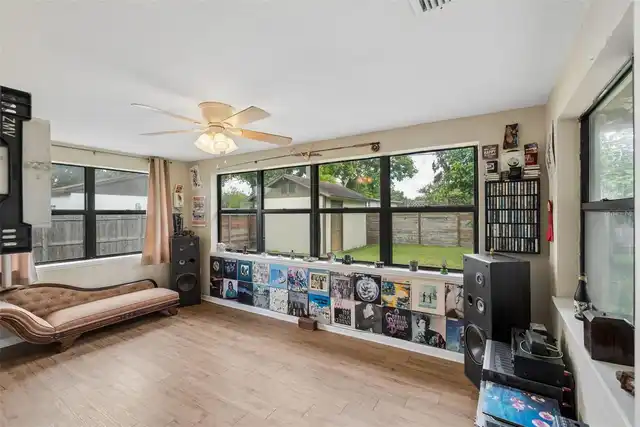 Listing Photo 14