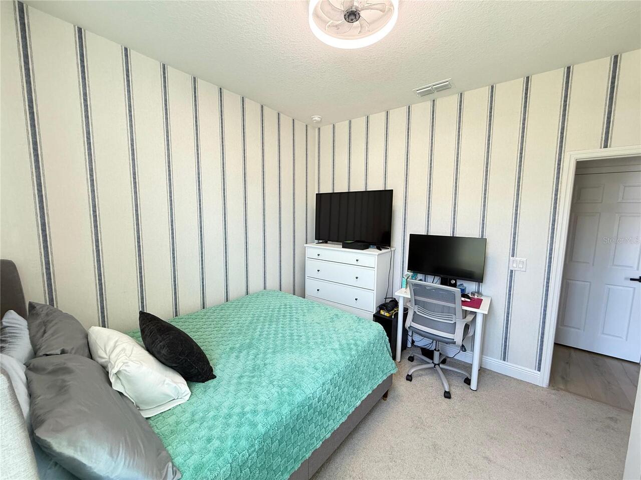 Listing Photo 11