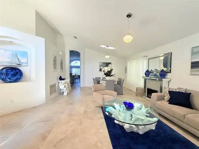 Listing Photo 8
