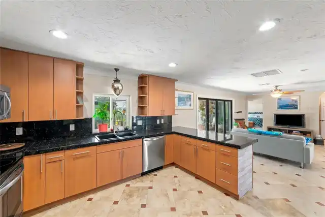 Listing Photo 15