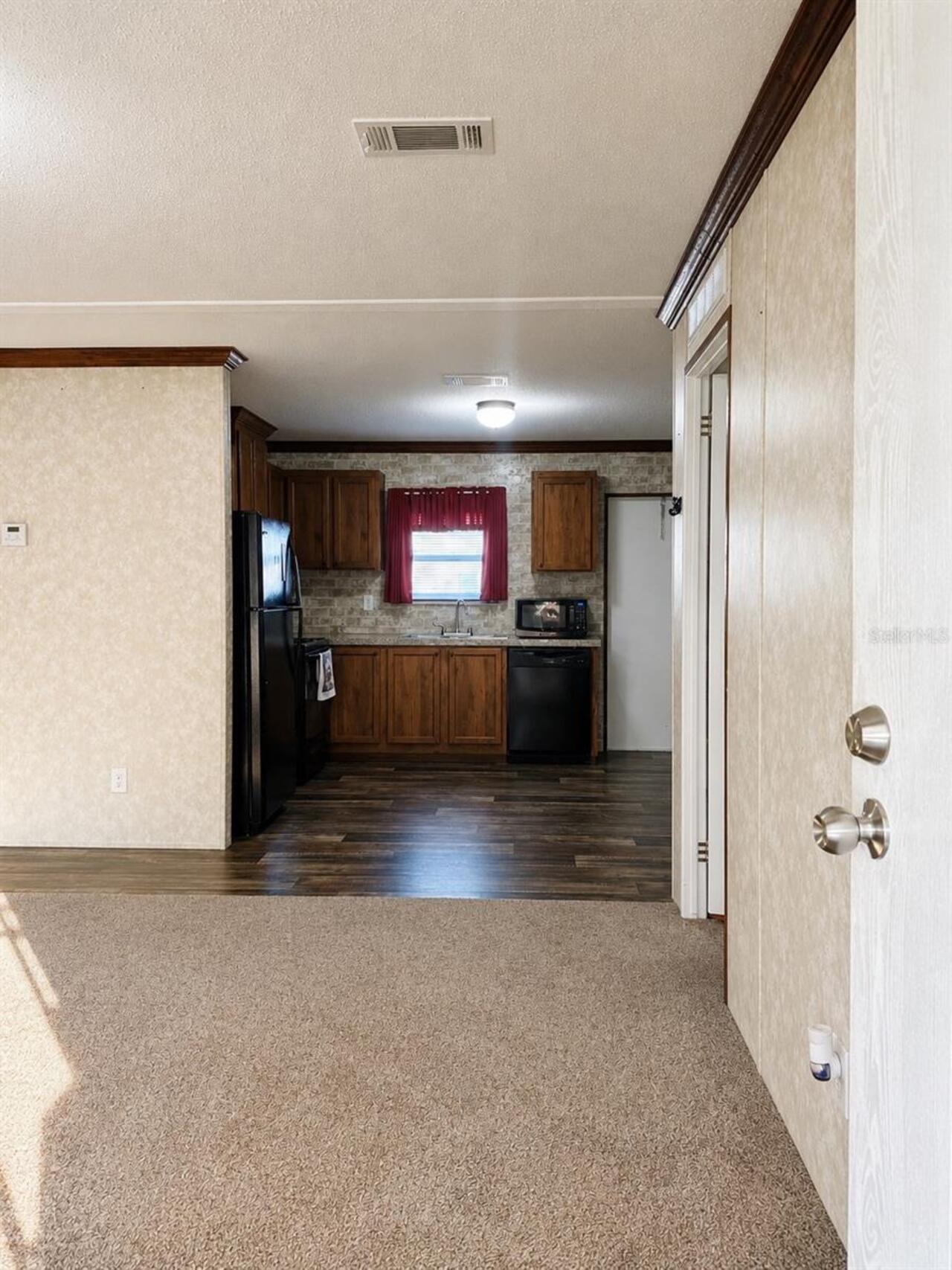 Listing Photo 12