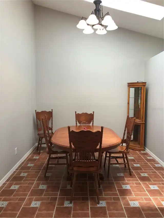 Listing Photo 11