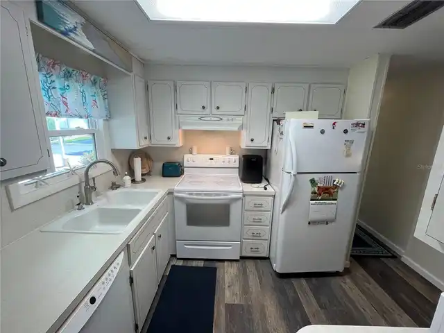 Listing Photo 12