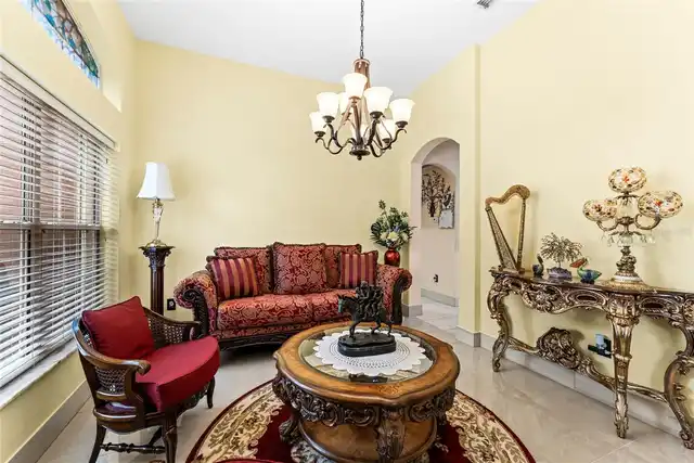 Listing Photo 12
