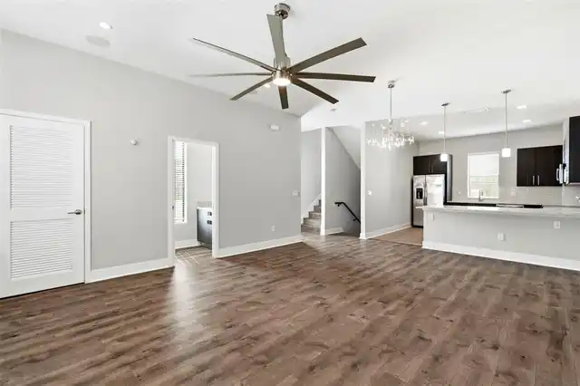 Listing Photo 11