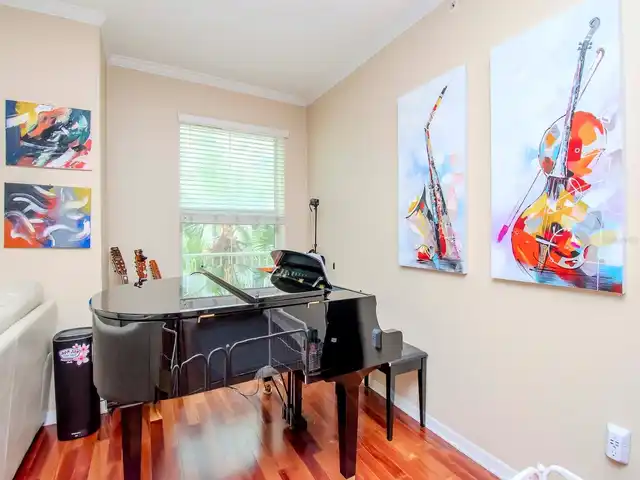 Listing Photo 11