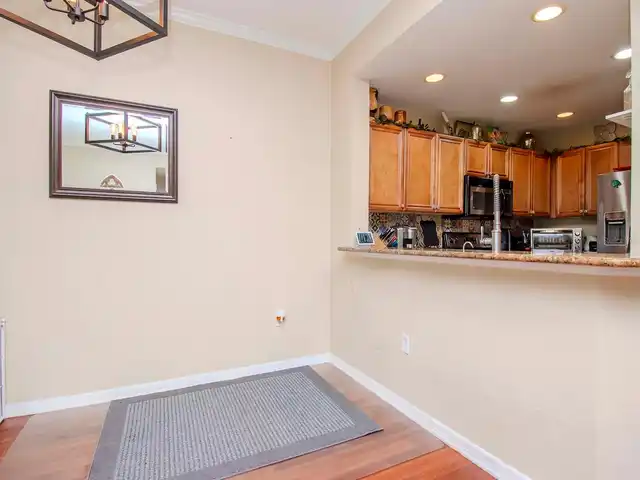 Listing Photo 12