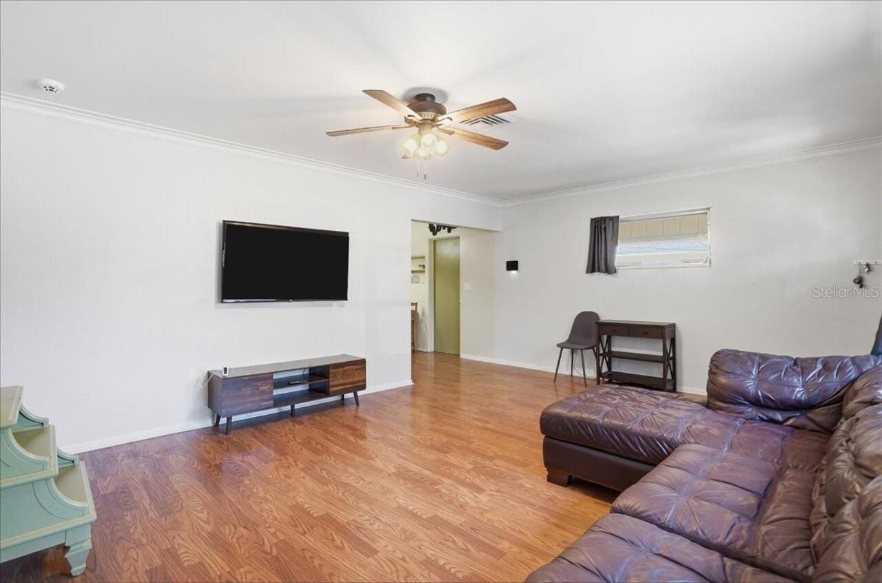 Listing Photo 10
